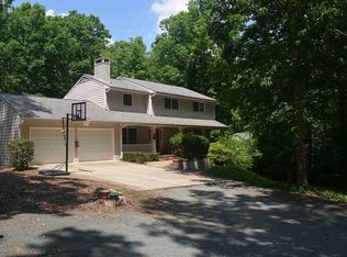 2403 Honeysuckle Rd, Chapel Hill, NC 27514