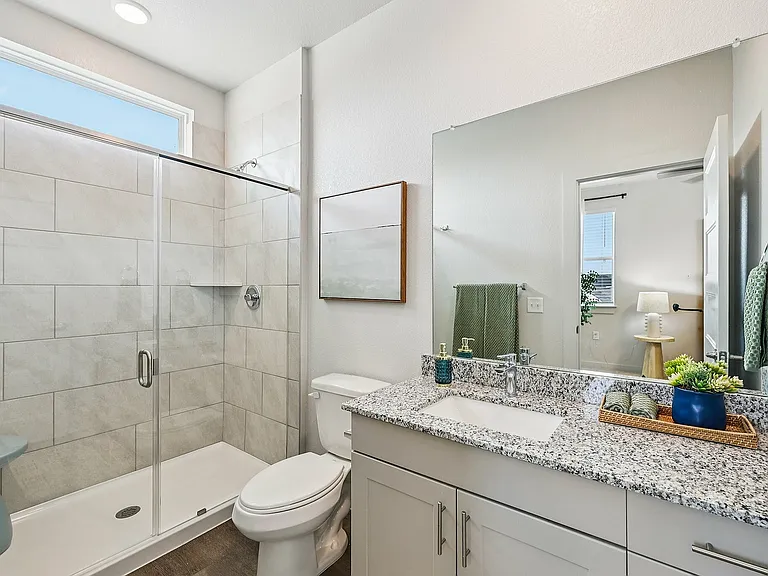 YardHomes Trailside Unit 908 Full Bath