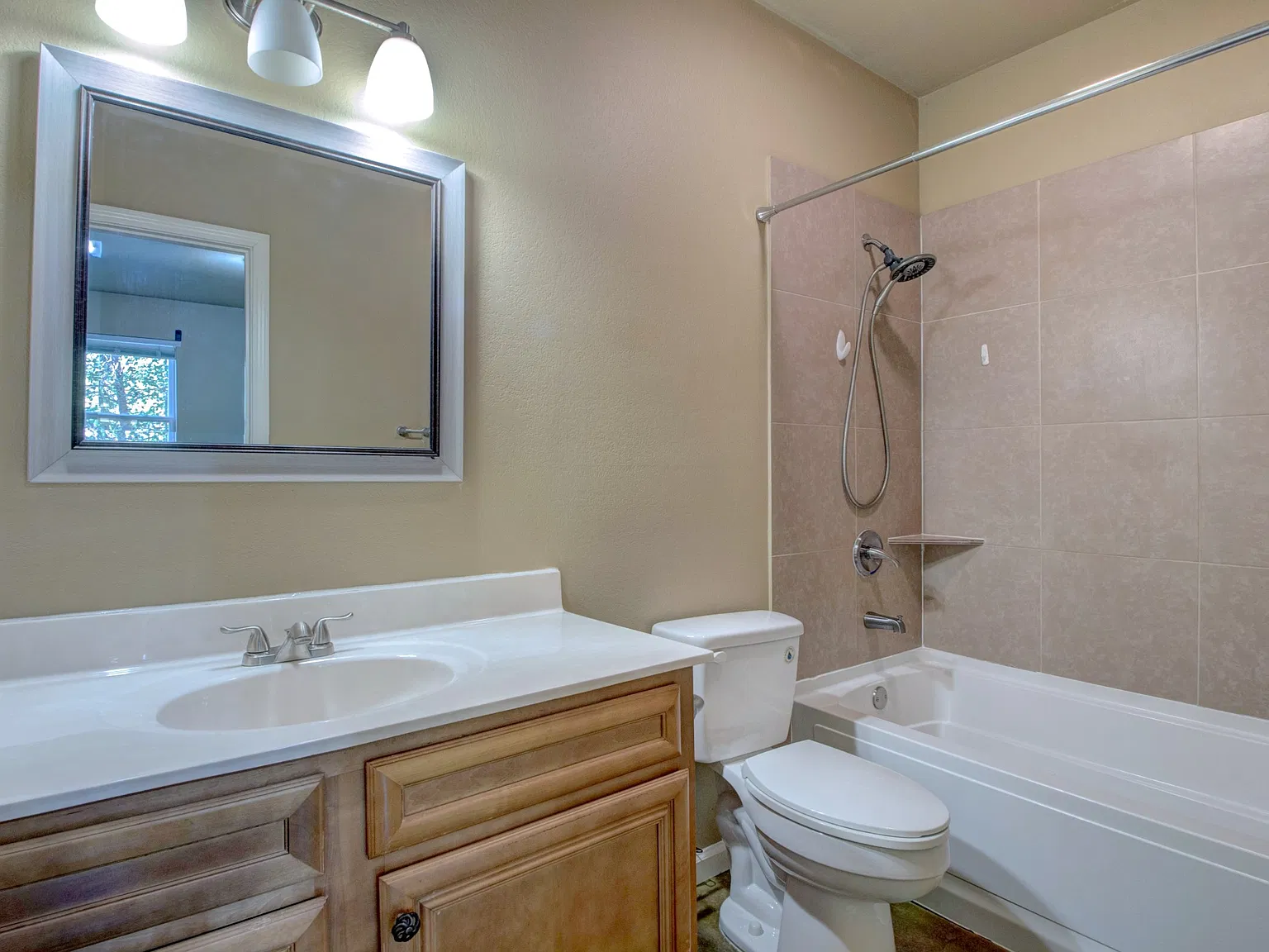 151 Lake Point Cv — Photo 4