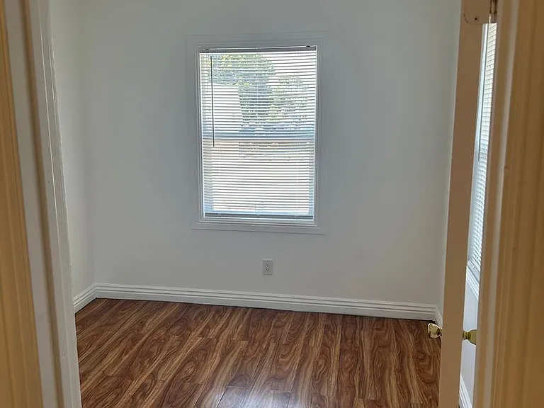 11406-11408 Berendo Ave — Photo 12