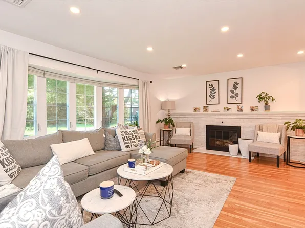 7 Lynch Ave, Dedham, MA 02026