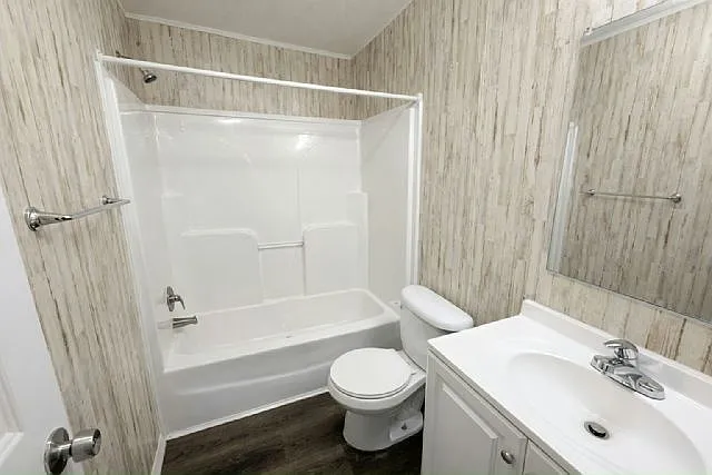 3 bed, 2.0 bath, 1040 sqft, $2,050 — Photo 4