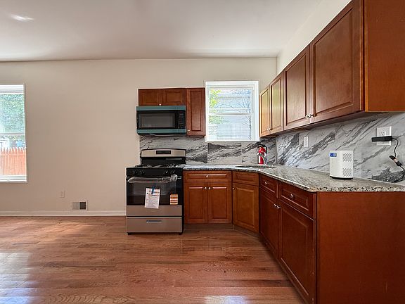 2nd image of 435 S 17th St #2