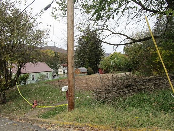 3rd image of 440 Beech St