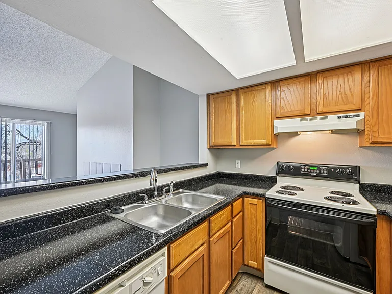 Toscana Apartments — Photo 11