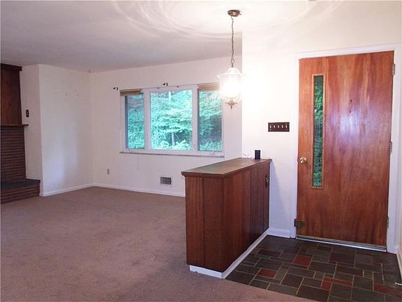 5th image of 3426 Macarthur Dr