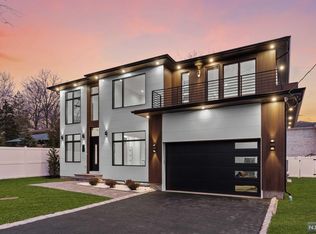 4 Troast Rd, Paramus, NJ 07652