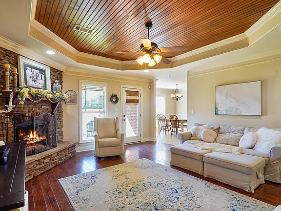 3rd image of 2465 Fox Ridge Dr