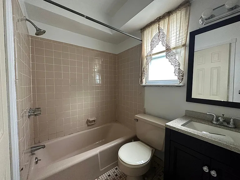 101 Brookfield Ave #1 — Photo 3
