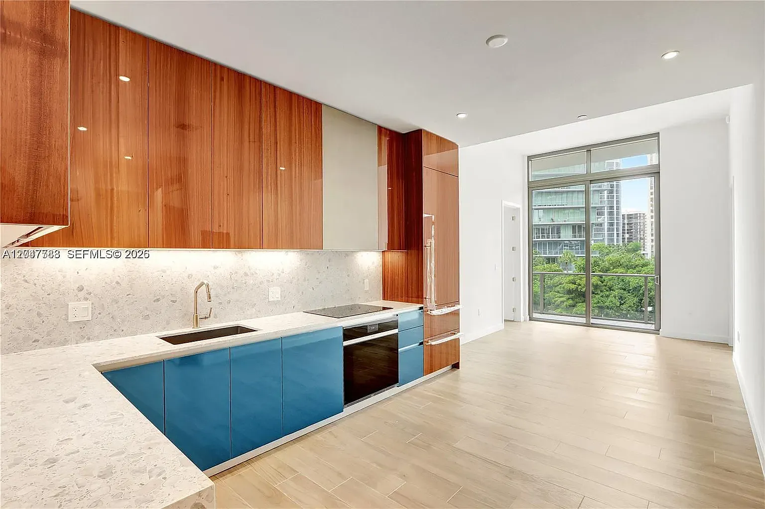 2 bed, 846 sqft, $9,500 — Photo 2