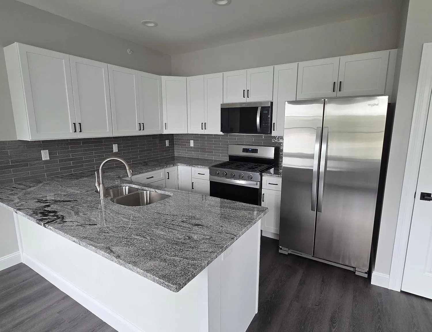 1 bed, 640 sqft, $2,700 — Photo 2