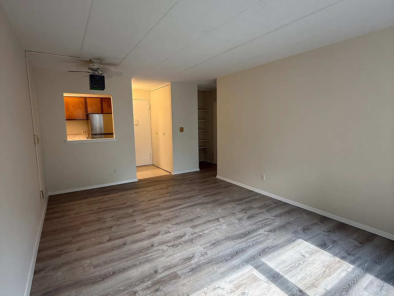 1 bed, 600 sqft, $1,976 — Photo 3