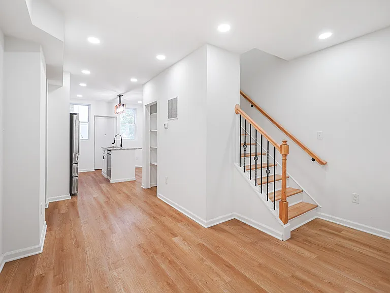1721 L St NE — Photo 4