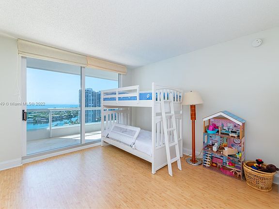 5th image of 21055 NE 37th Ave APT 2205