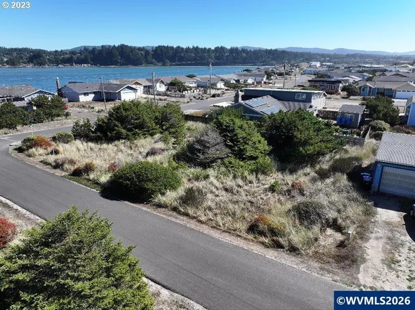 1901 NW Beachview Dr, Waldport, OR 97394