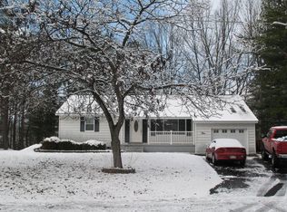 4 Briarwood Dr, Saratoga Springs, NY 12866