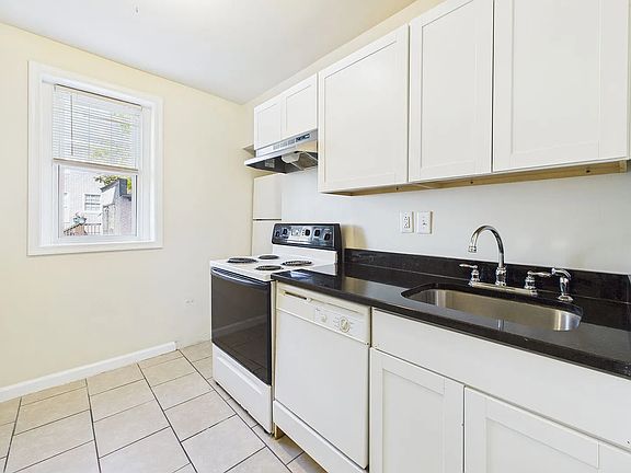 5th image of 2400 Barton Ave APT 17