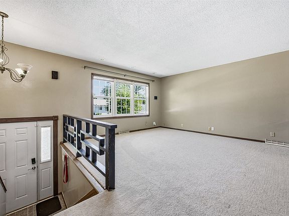 3rd image of 4513 Navajo Dr NE