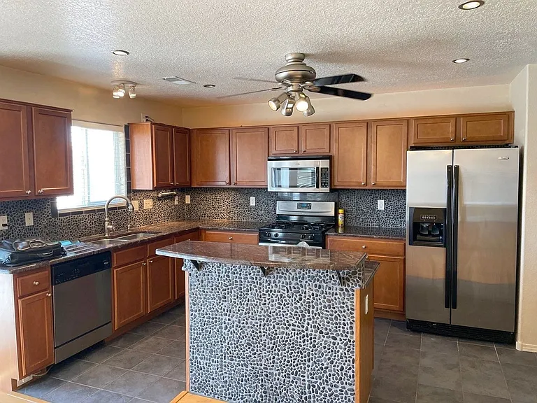 1809 Black Gold St SE — Photo 3