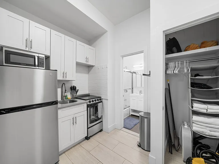 444 W 48th St #1C — Photo 2