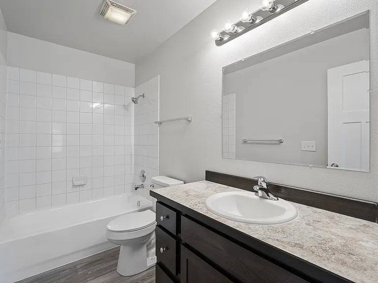 6810 Gold Kings Cir #B — Photo 32
