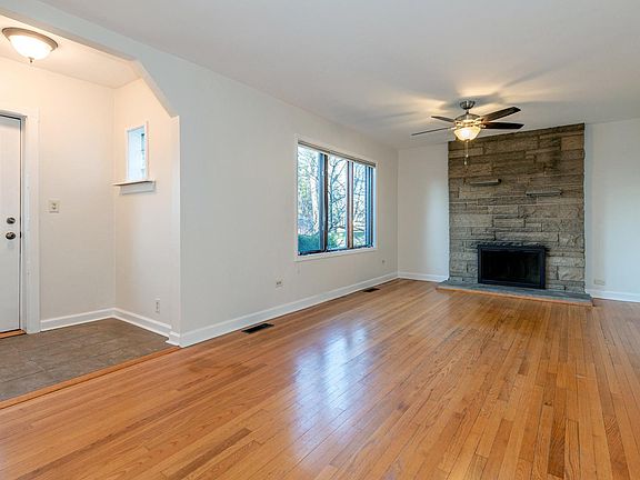 4th image of 219 W Adams St