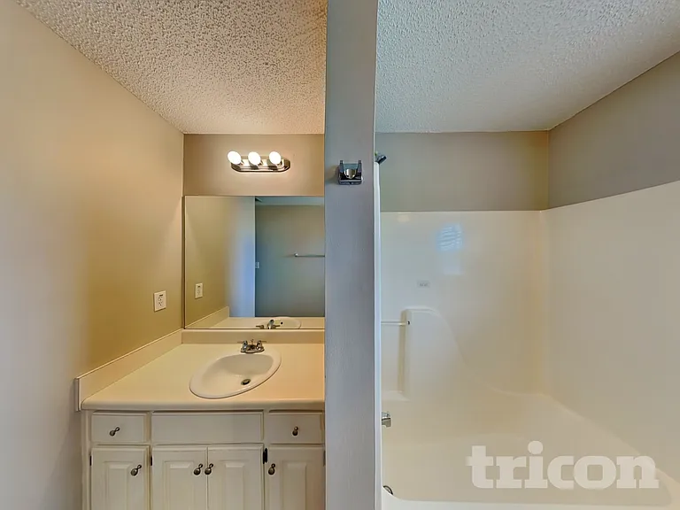 1055 Maria Dr — Photo 21