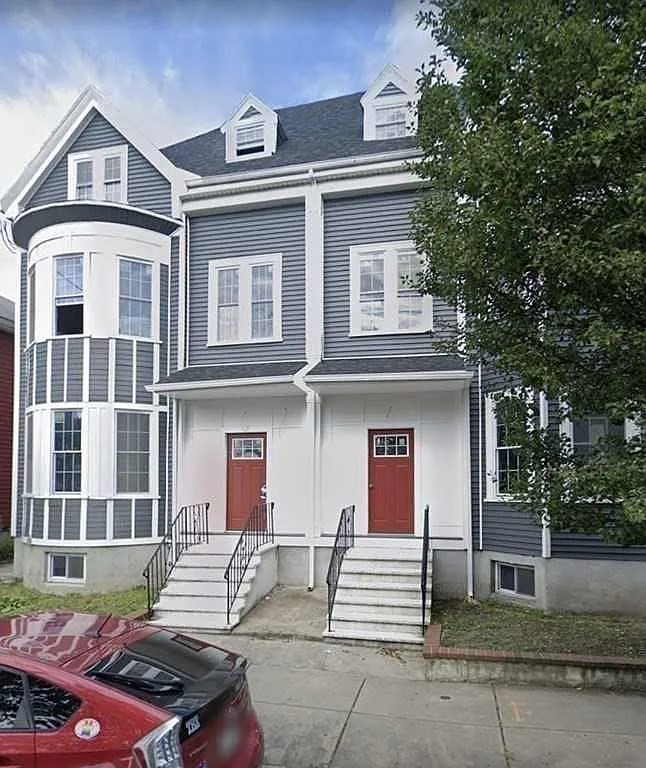 2 bed, $3,200 — Photo 1