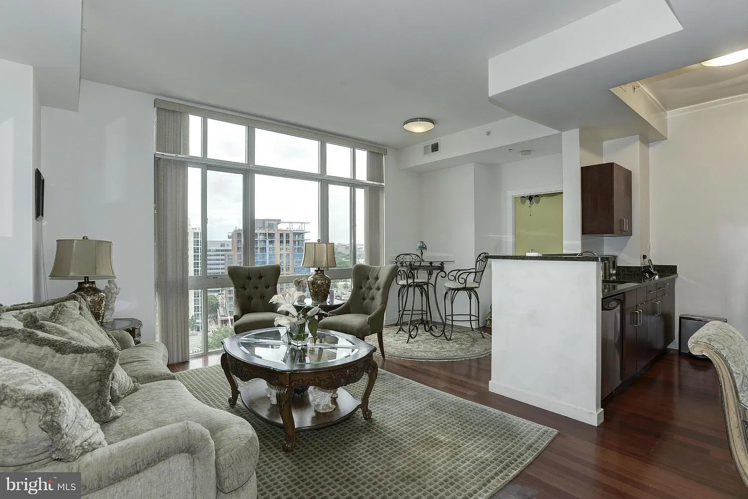 2 bed, 935 sqft, $3,250 — Photo 3