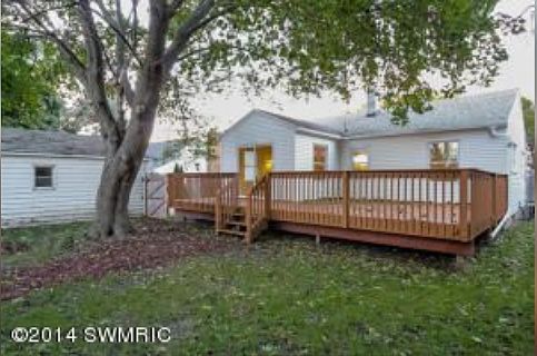3rd image of 826 Everglade Dr SE