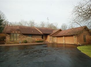 660 Maplewood Dr SE, Brookfield, OH