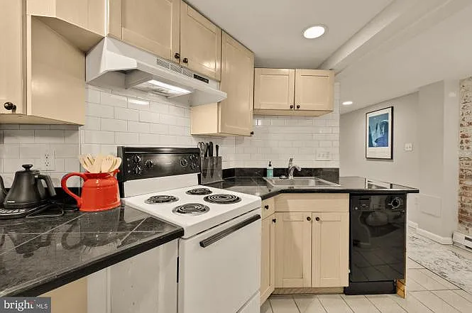 3111 11th St NW #B — Photo 2