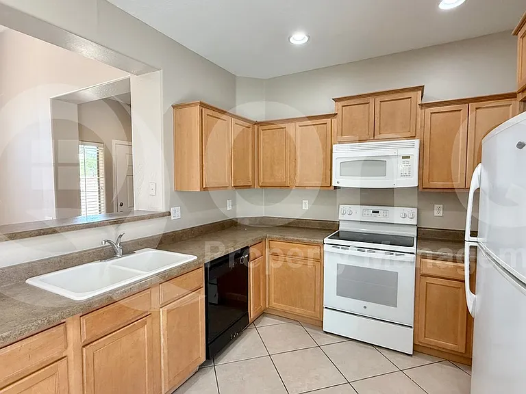 8306 W Sheridan St — Photo 5