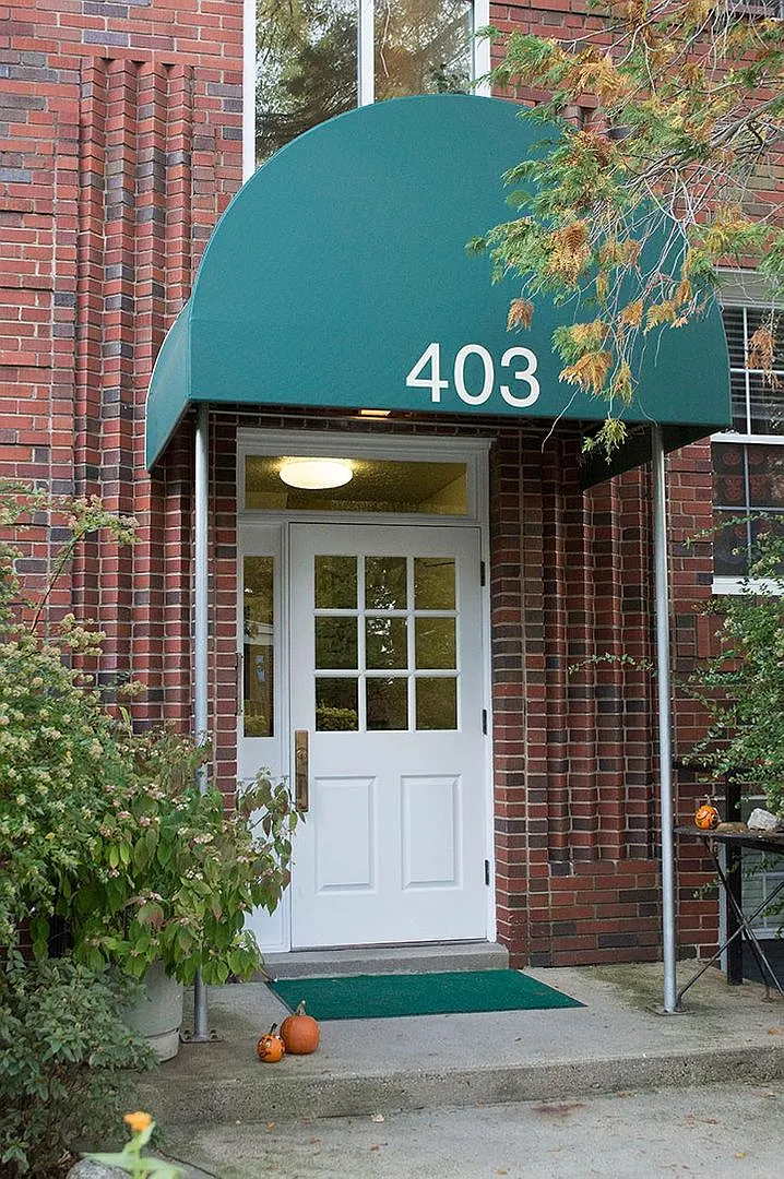 Luray Apartments — Photo 2