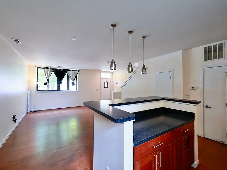 621 N 10th St #1 — Photo 11
