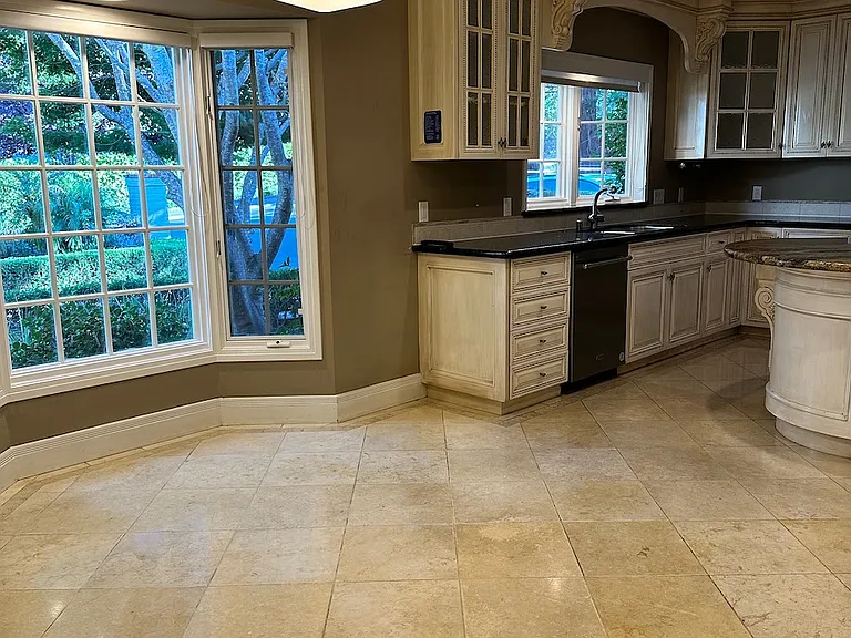 2040 Forest View Ave — Photo 12