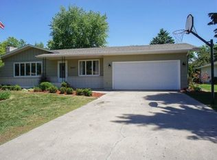 2807 Hickory St N, Fargo, ND 58102