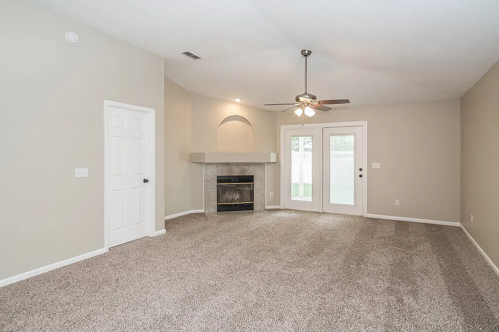 4 bed, 2.0 bath, 1641 sqft, $2,415 — Photo 2