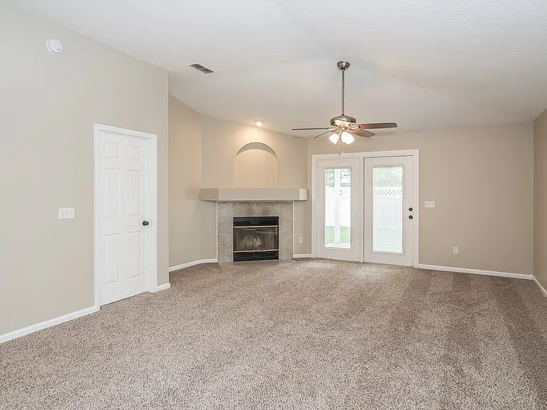 573 Redberry Ln — Photo 2