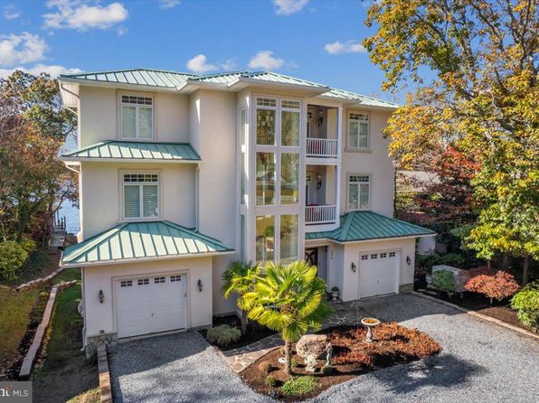 206 Harbor Dr, Lusby, MD 20657