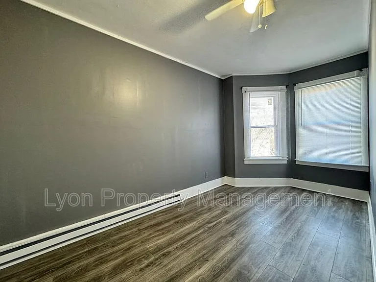 106-108 Winsor St #3 — Photo 7