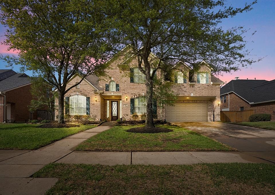 Welcome to your new home on 19903 Rose Dawn Lane in the premier master planned community of GLF with gorgeous lake front views. The home has a highly desirable location as well as a 3 car tandem garage.