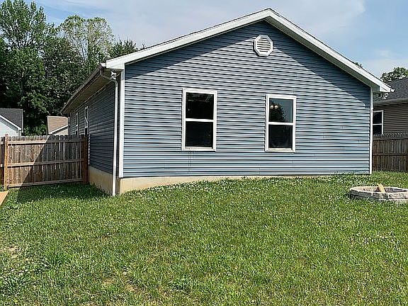 4th image of 923 Twin Oaks Dr