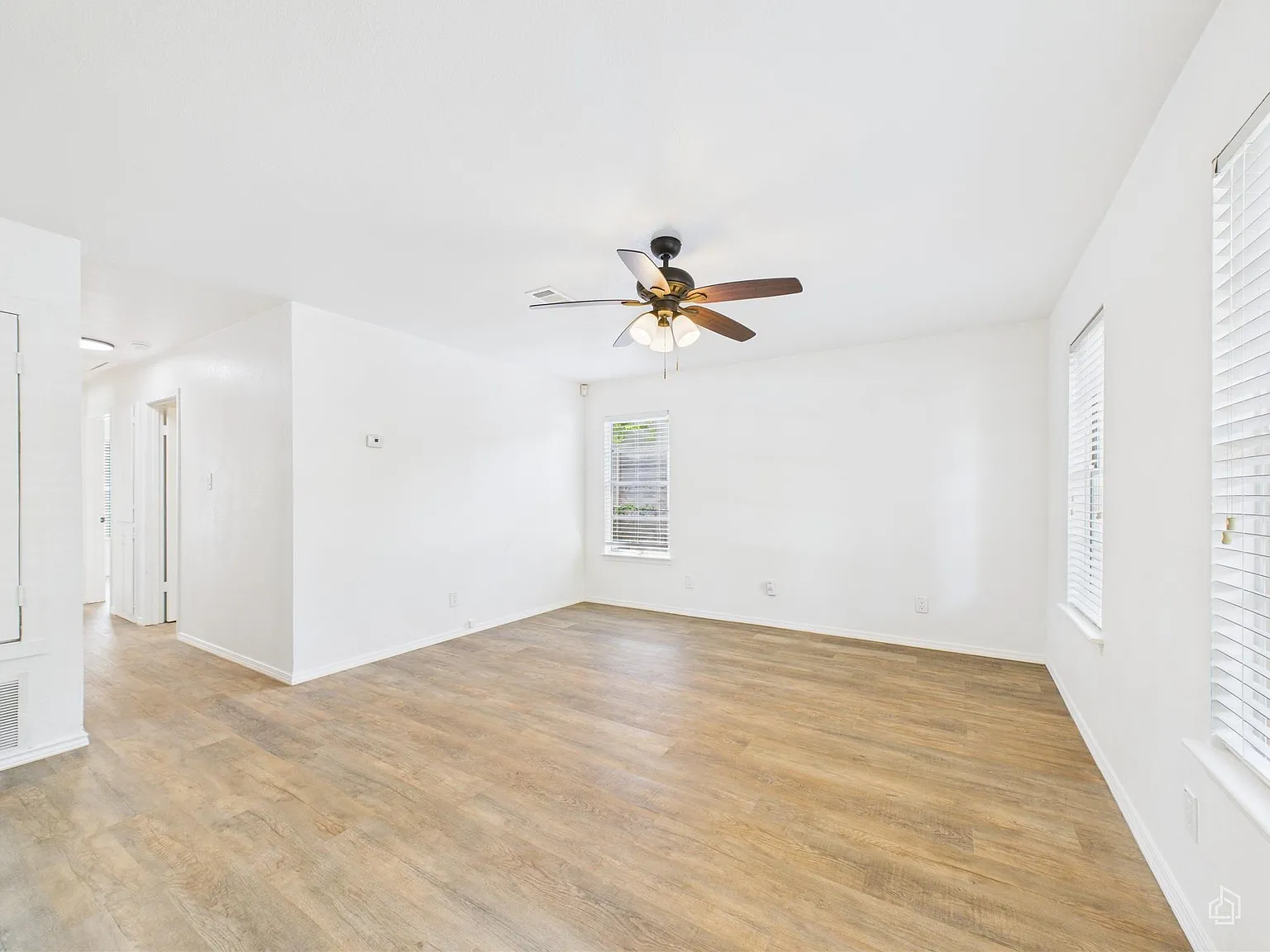 3 bed, 2.0 bath, 1444 sqft, $2,550 — Photo 3