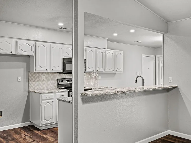 4219 Harvest Point Dr — Photo 6