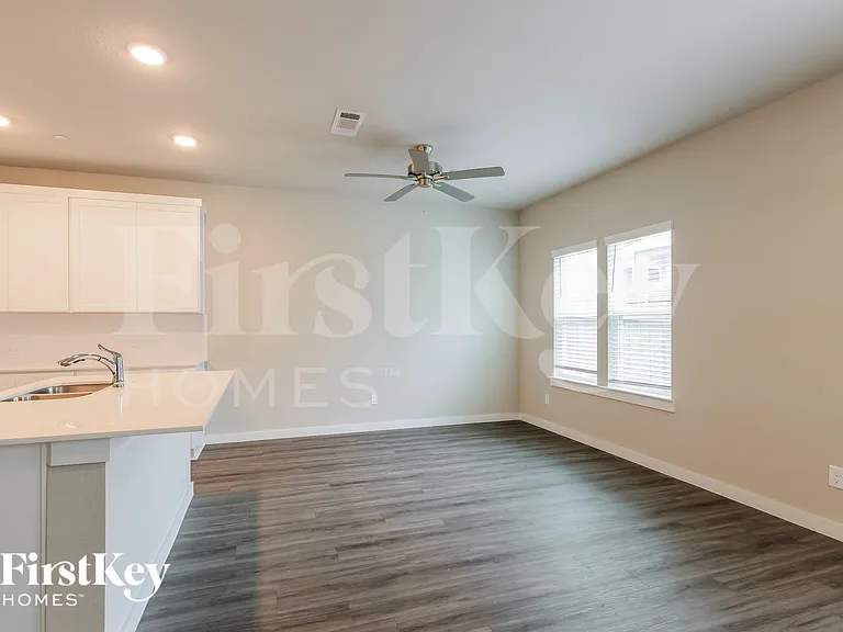 373 N Centro Cir — Photo 5