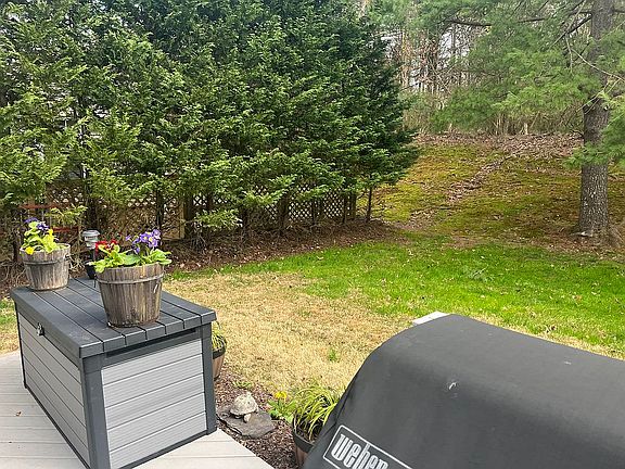 4th image of 240 Long Meadow Rd