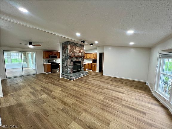 4th image of 93 Fell Ave
