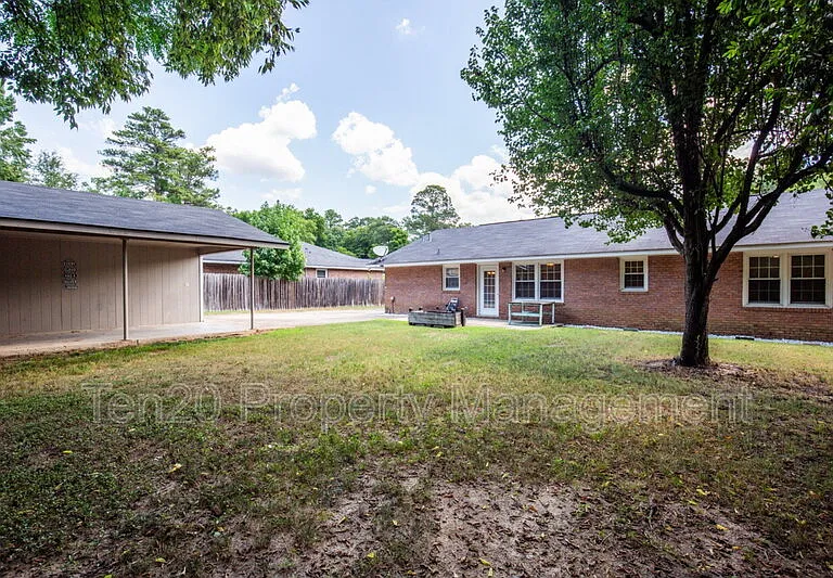 5827 Gene Ave — Photo 2