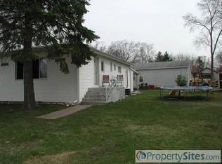 W1033 Iris Rd, Genoa City, WI 53128